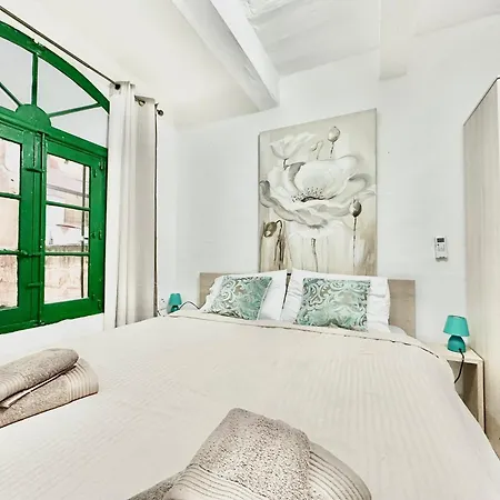 3-bedroom Townhouse Apartment *